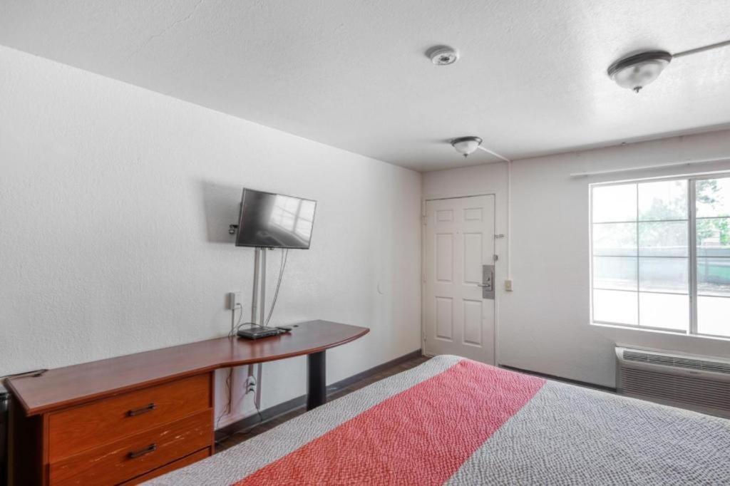 Oyo Hotel Baton Rouge Mid City Eksteriør billede