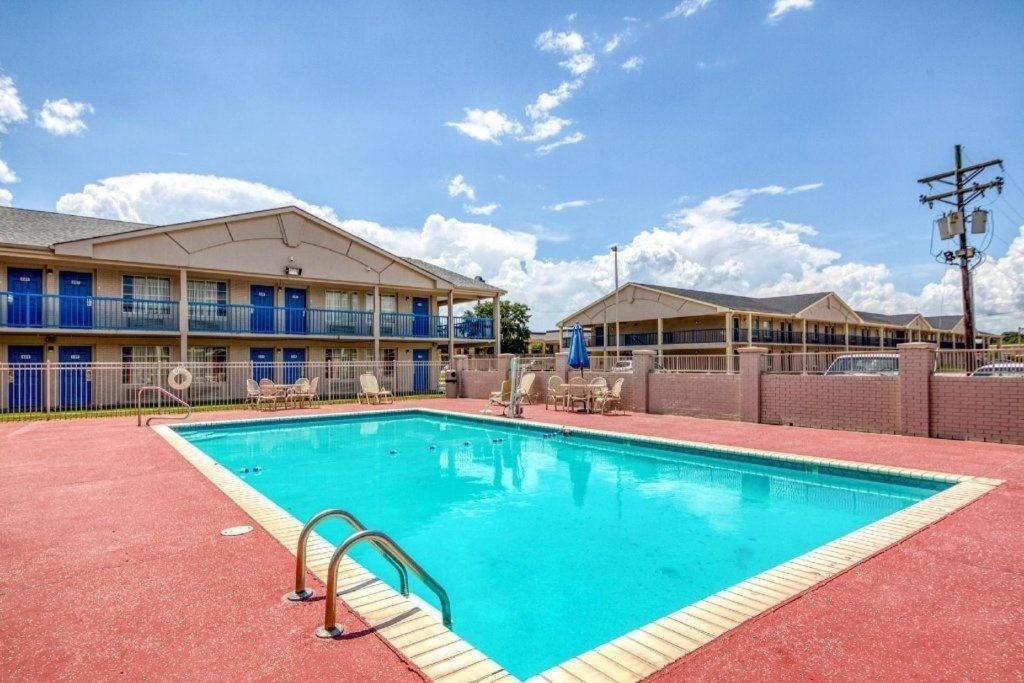 Oyo Hotel Baton Rouge Mid City Eksteriør billede